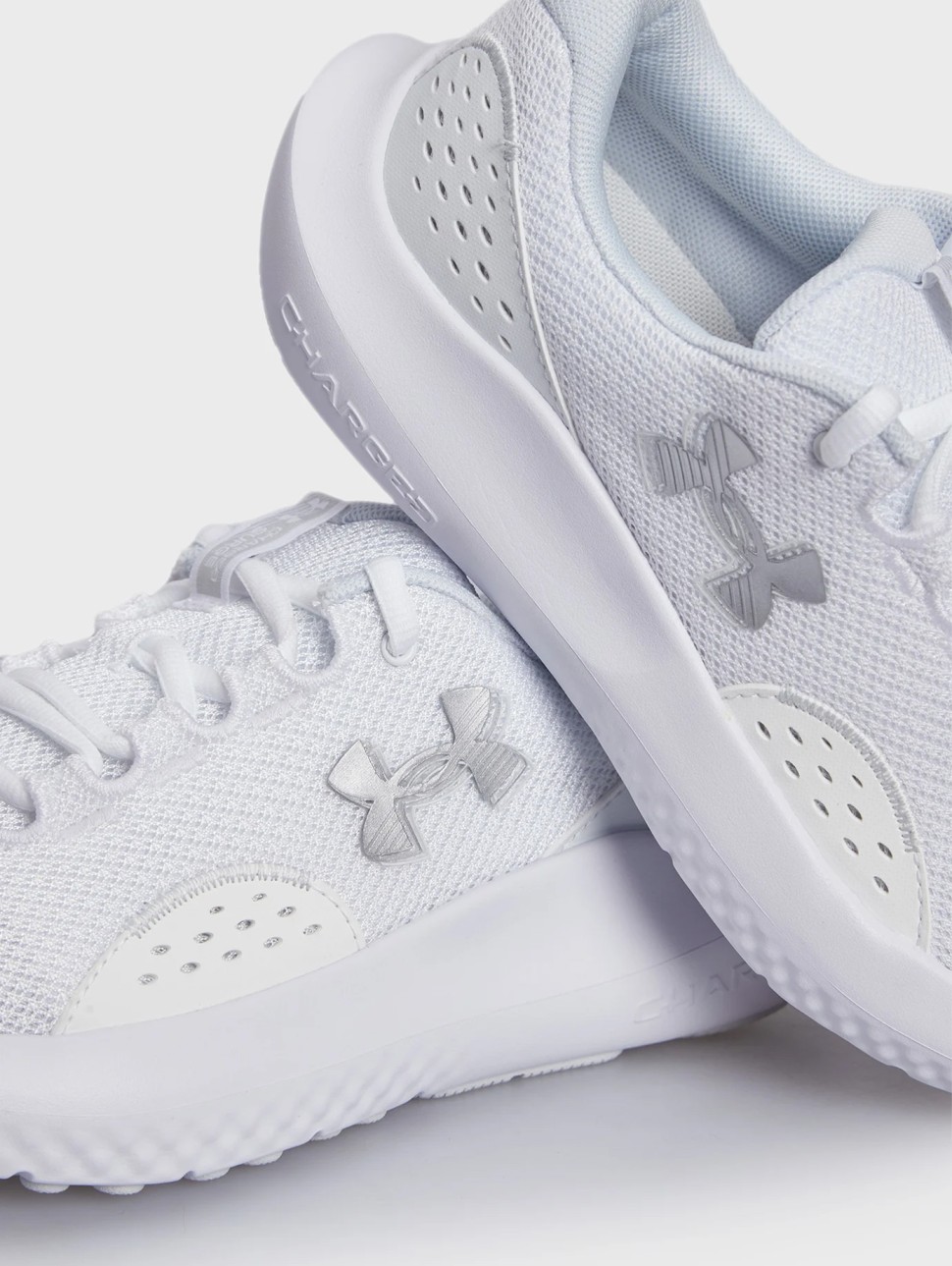 Кросівки жіночі Under Armour UA W Charged Surge 4 білі 3027007-100 — фото 3
