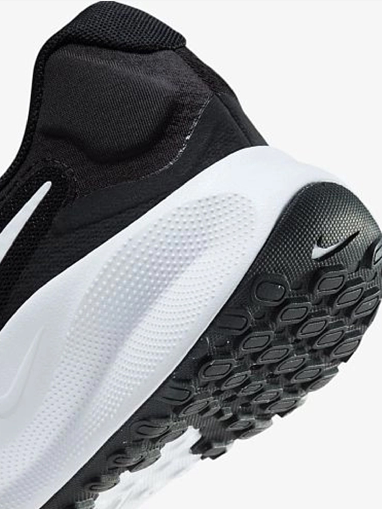 Кросівки жіночі Nike W NIKE REVOLUTION 7 чорні FB2208-003 изображение 5