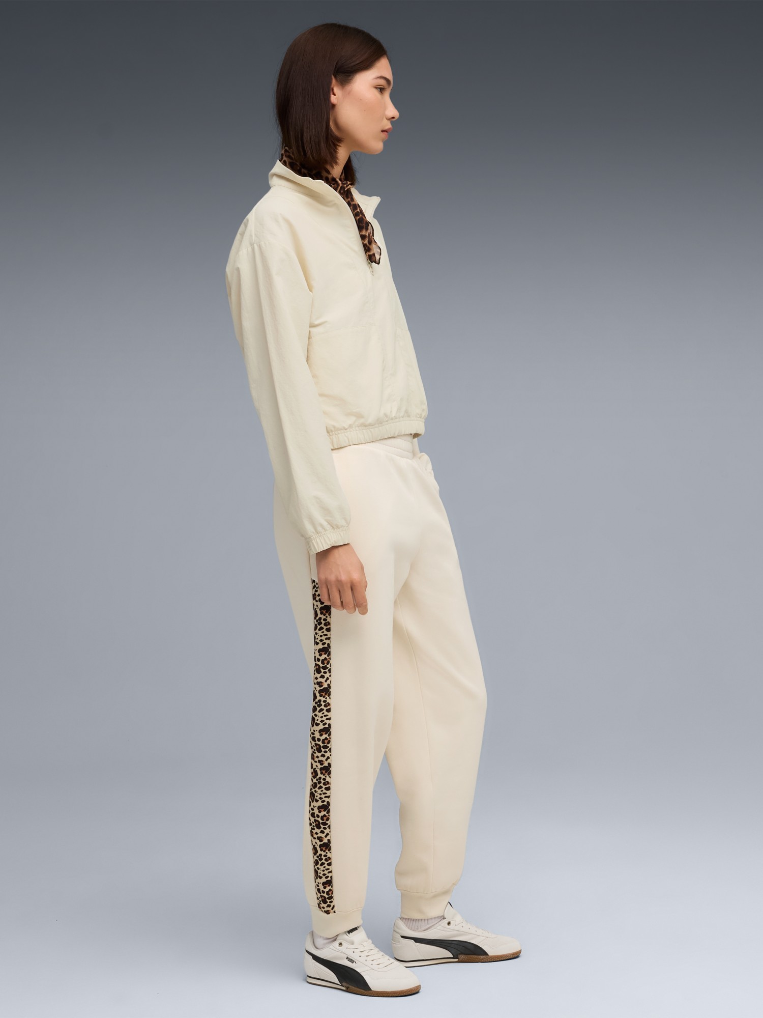 Штани жіночі Puma ESS GRAPHIC Animal Comfort High-Waist Sweatpants FL молочні 68808687 изображение 4