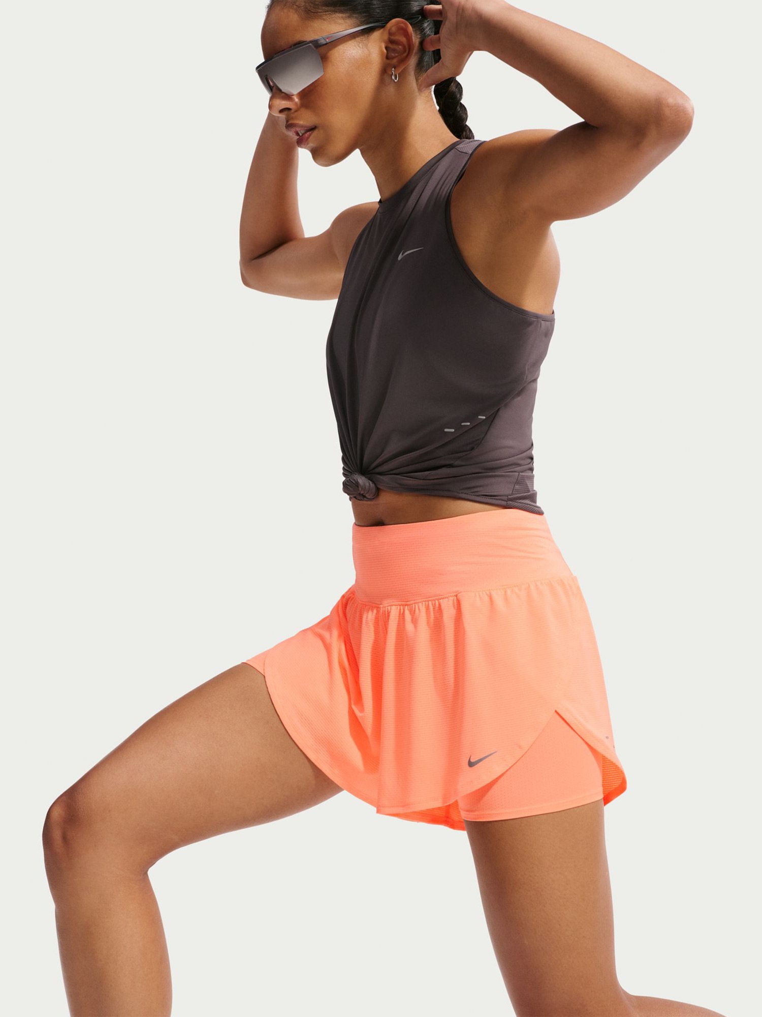 Шорты женские Nike W NK TEMPO FLW MSH DF 2N1 SHRT оранжевые IF7518-852 изображение 6