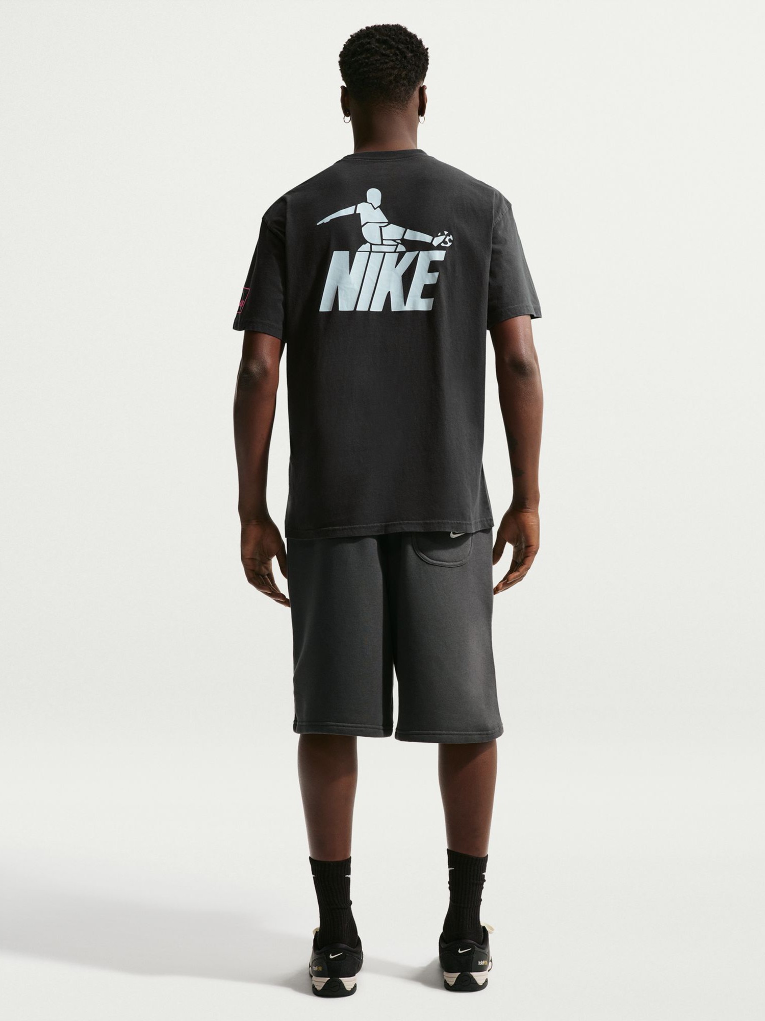 Футболка мужская Nike M NSW TEE LSE CELEB FB 2 графитовая IR5773-045 изображение 3