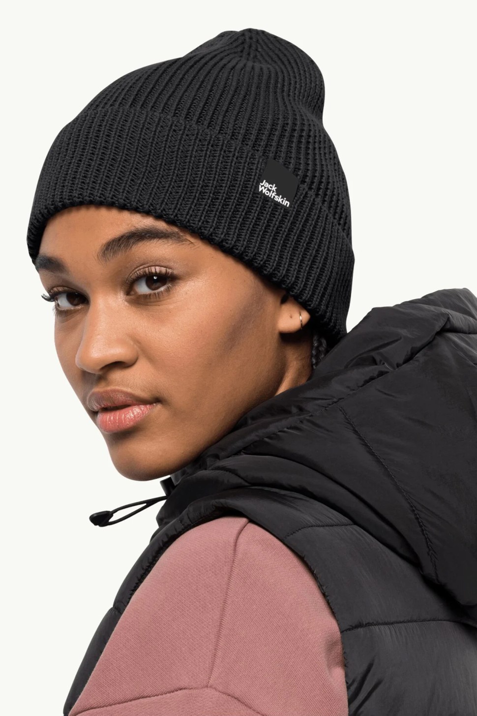 Шапка унісекс Jack Wolfskin ESSENTIAL BEANIE чорна 1910881-6000 — фото 2