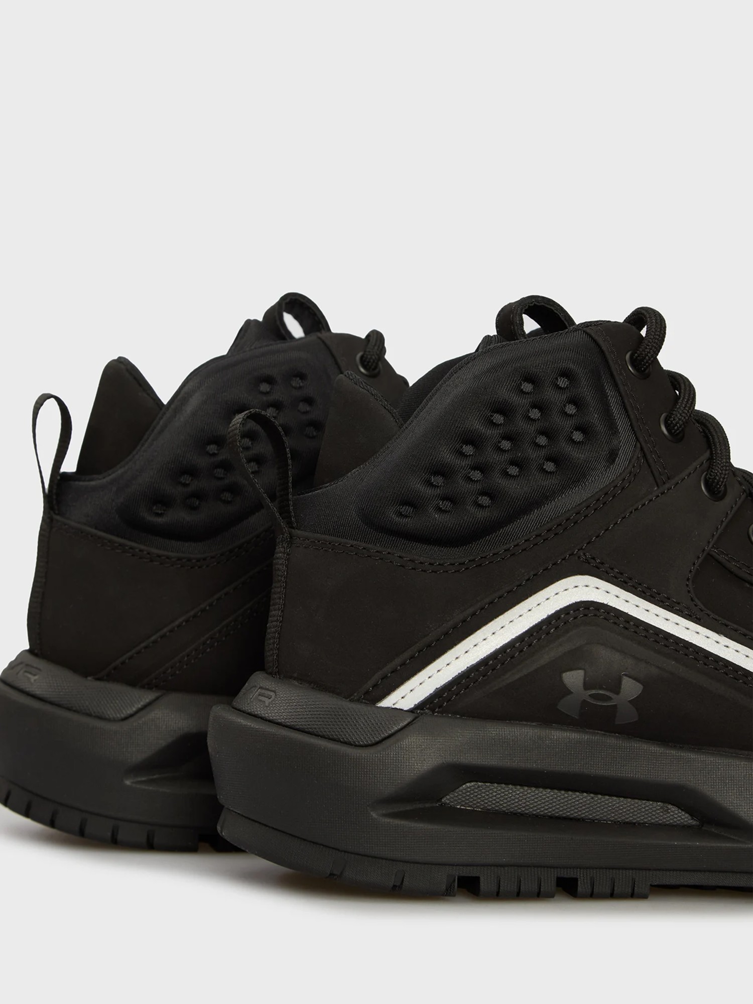 Черевики чоловічі Under Armour UA 695 чорні 3028376-001 изображение 3