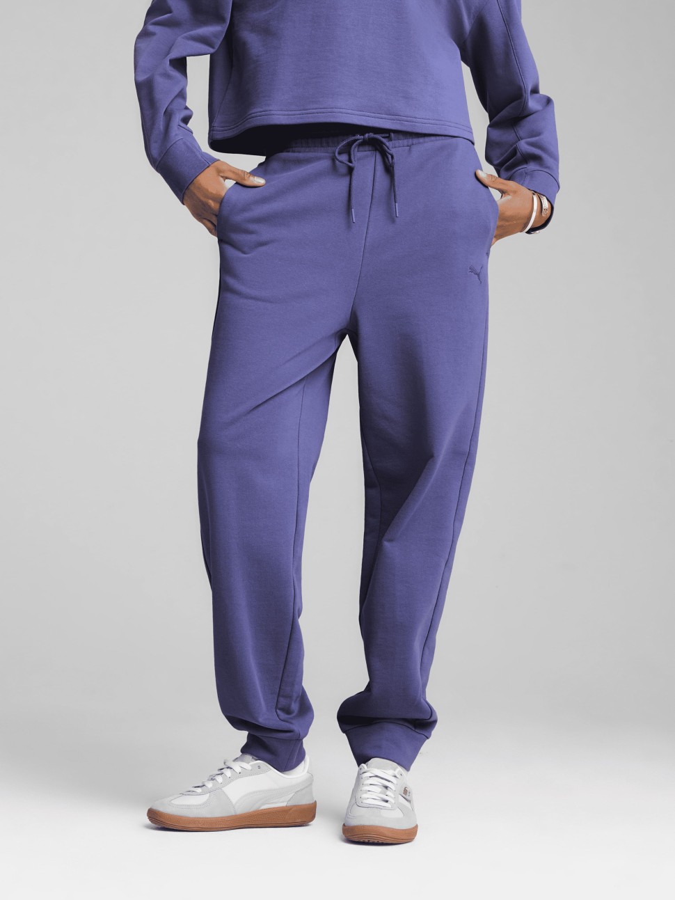 Штани жіночі Puma HER High-Waist Sweatpants фіолетові 68566746 — фото 2