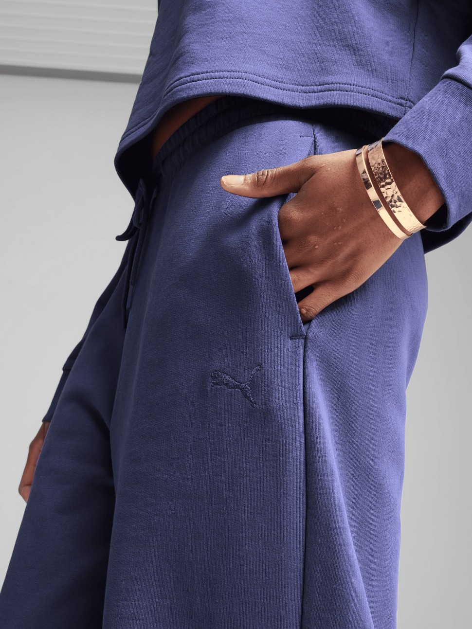 Штани жіночі Puma HER High-Waist Sweatpants фіолетові 68566746 — фото 4