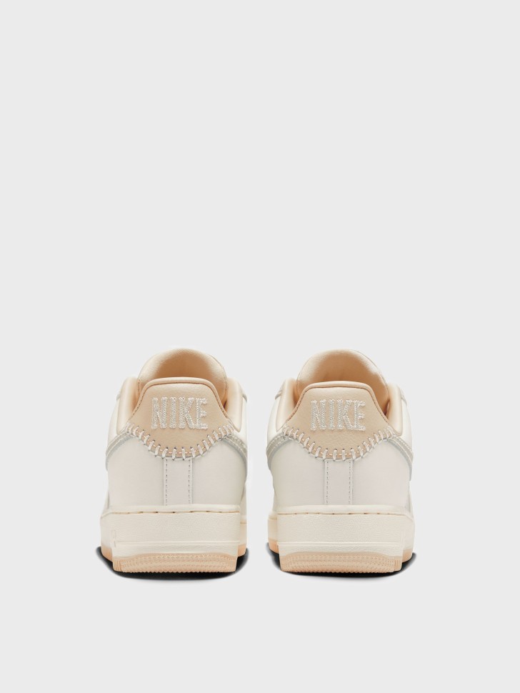 Кросівки жіночі Nike WMNS AIR FORCE 1 07 молочні HV1813-001 изображение 8