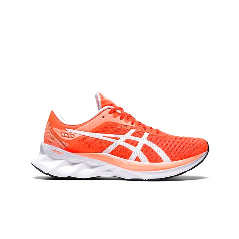 Кроссовки женские Asics Novablast Tokyo красные 1012A941-600 — Sport City Кроссовки женские Asics Novablast Tokyo красные 1012A941-600