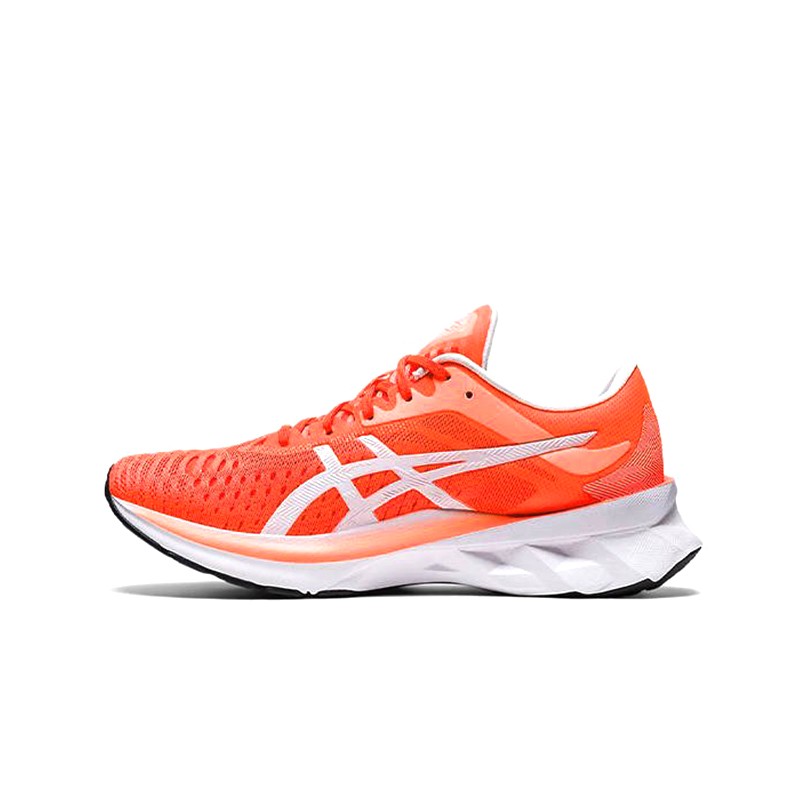 Кроссовки женские Asics Novablast Tokyo красные 1012A941-600 — фото 2 — Sport City Кроссовки женские Asics Novablast Tokyo красные 1012A941-600 — фото 2
