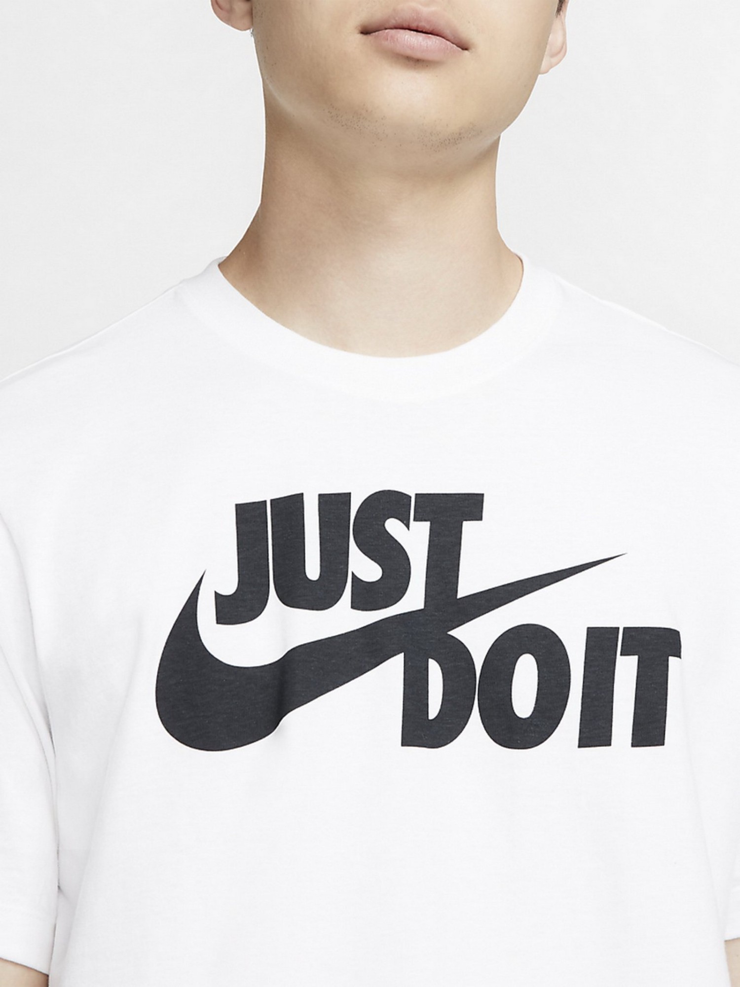Футболка мужская Nike M NSW TEE JUST DO IT SWOOSH белая AR5006-100 изображение 4