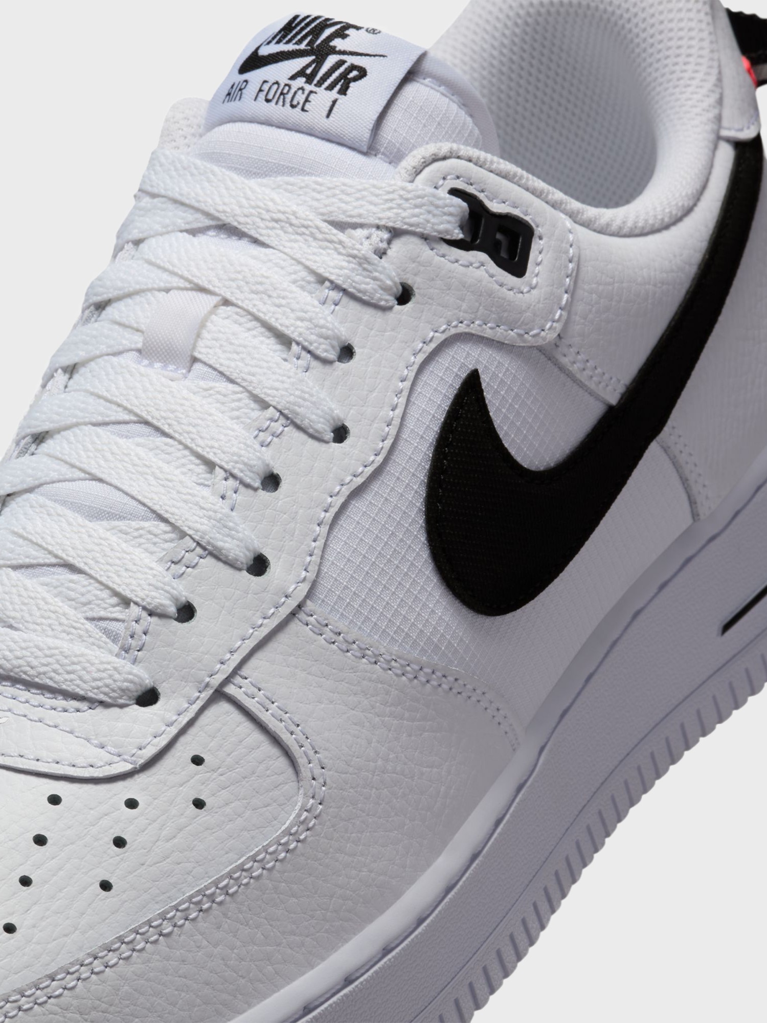 Кроссовки мужские Nike NIKE AIR FORCE 1 07 LV8 белые HV9509-100 изображение 4