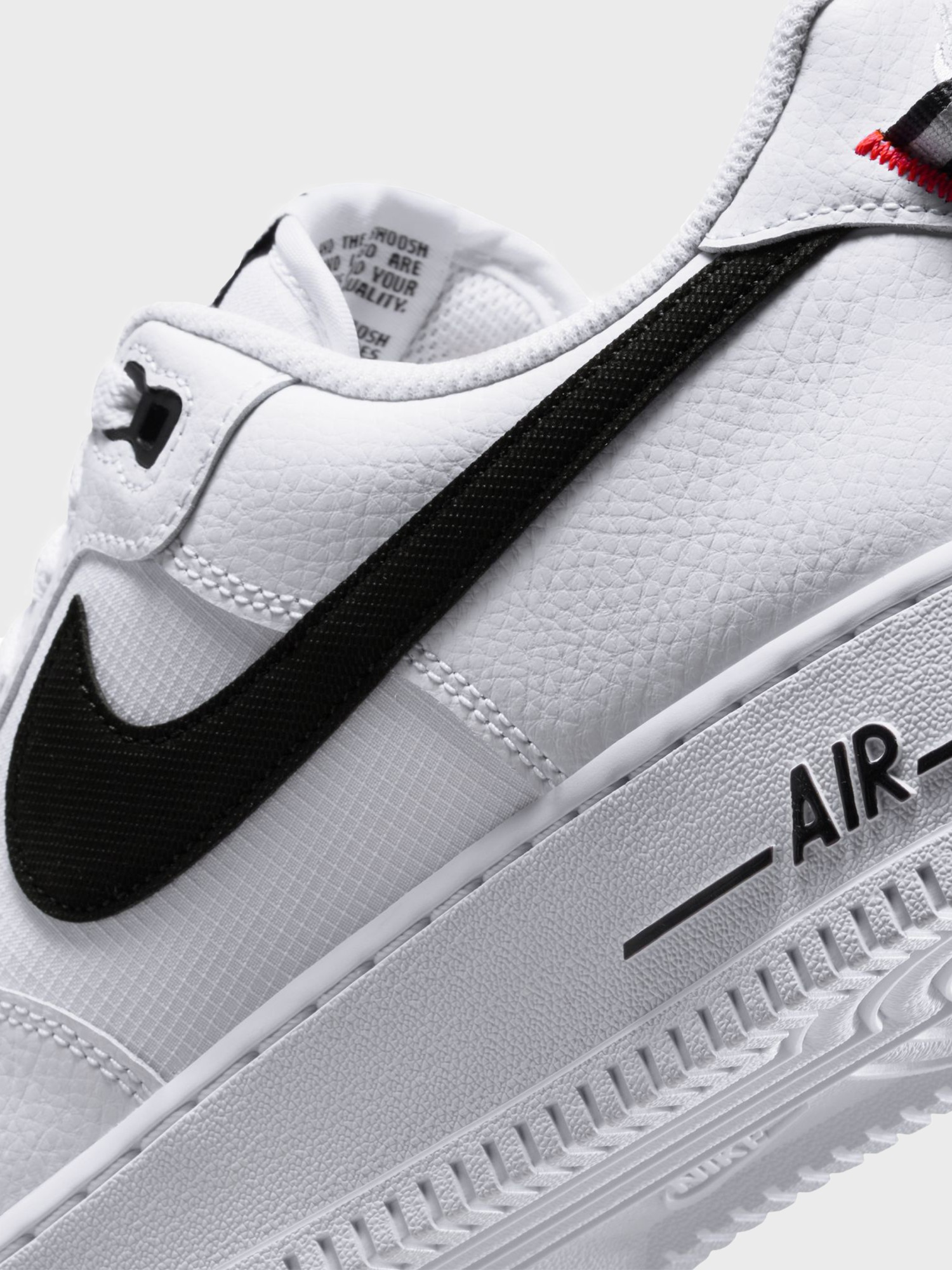 Кроссовки мужские Nike NIKE AIR FORCE 1 07 LV8 белые HV9509-100 изображение 5