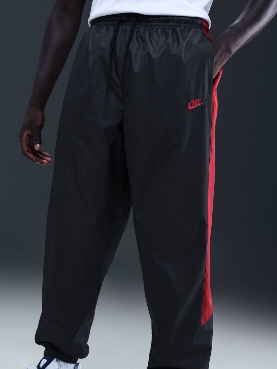 Штани чоловічі Nike M NK WR LND PANT 26 чорні HV8371-013 — фото 2 — Sport City Штани чоловічі Nike M NK WR LND PANT 26 чорні HV8371-013 — фото 2